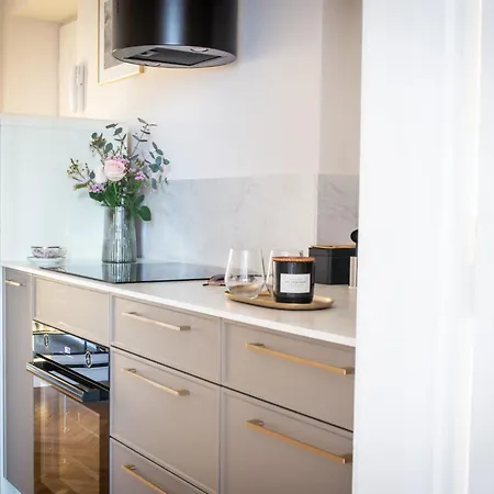 Royal Castle View Apartment *